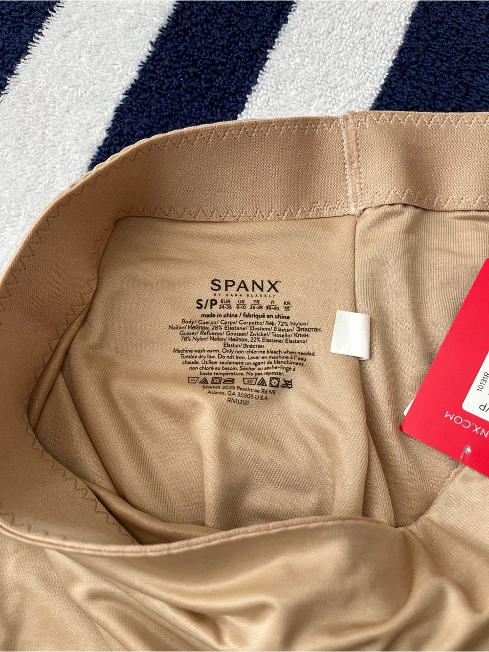 SPANX Mid Thigh Shape wear Short - Picture 3 of 4